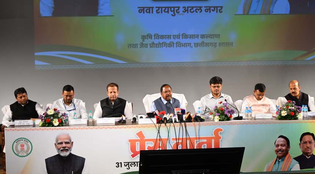 खाद-बीज और आधुनिक तकनीकों से छत्तीसगढ़ के किसान बढ़ रहे समृद्धि की ओर