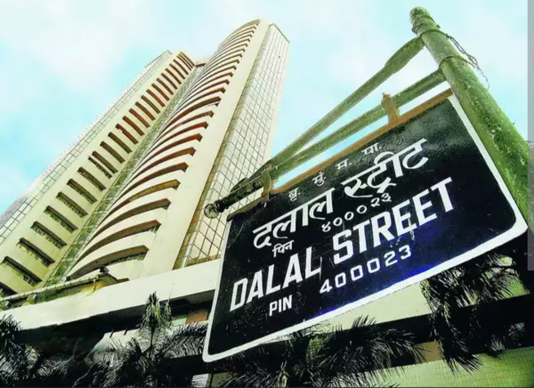 डोनाल्ड ट्रंप ने  FCPA के तहत चल रहे सभी जांच मामलों पर अस्थाई रोक लगाई