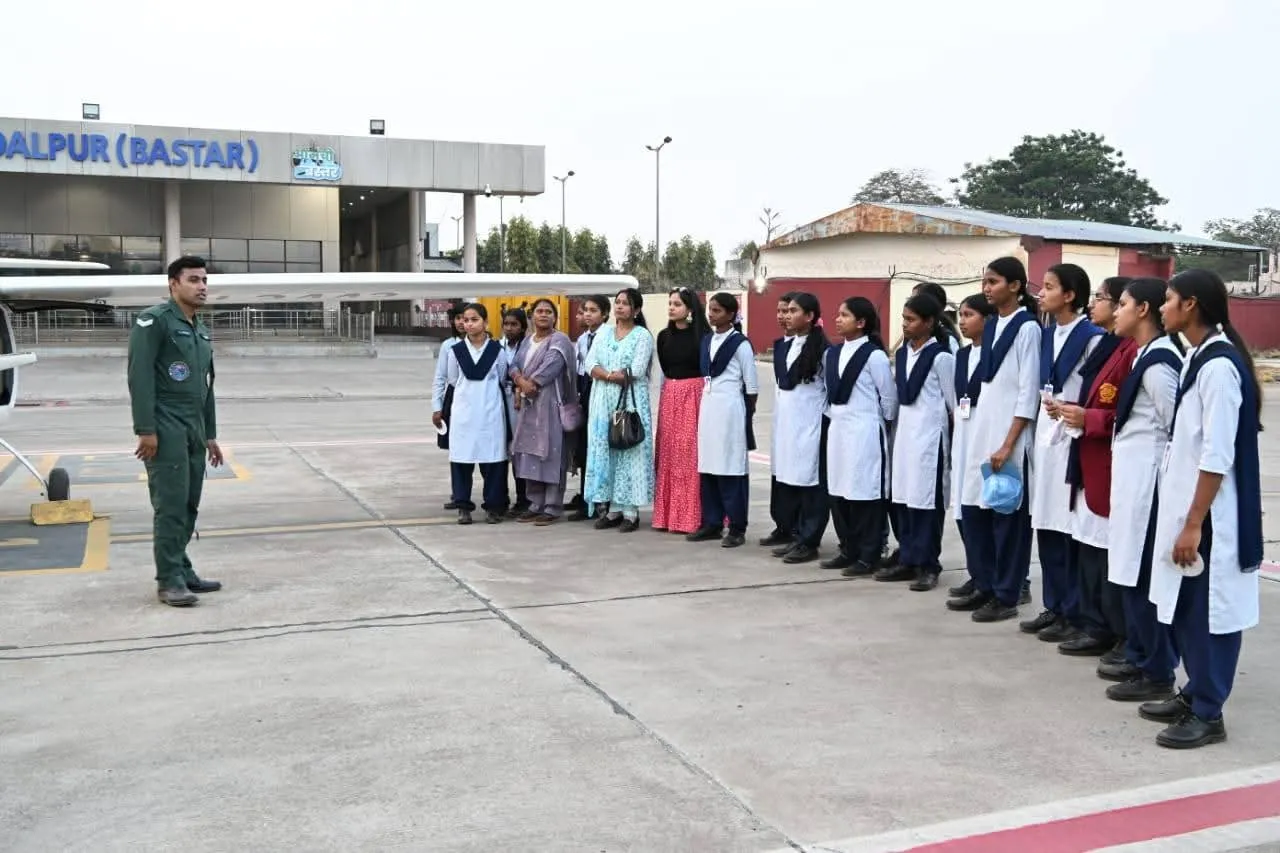 पहली बार मिला ‘फ्लाइंग एक्सपोजर’, नारायणपुर के बच्चों के सपनों को लगी उड़ान