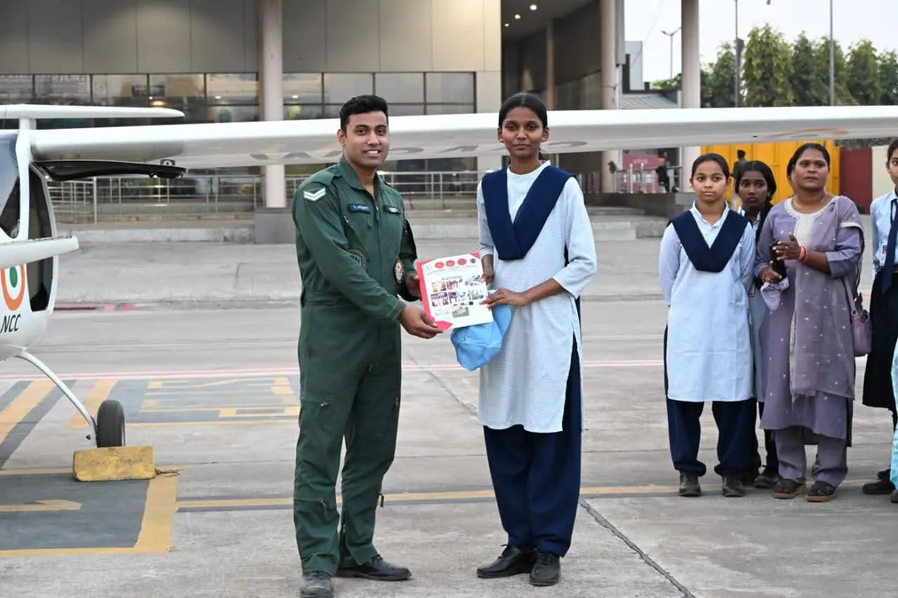 पहली बार मिला ‘फ्लाइंग एक्सपोजर’, नारायणपुर के बच्चों के सपनों को लगी उड़ान