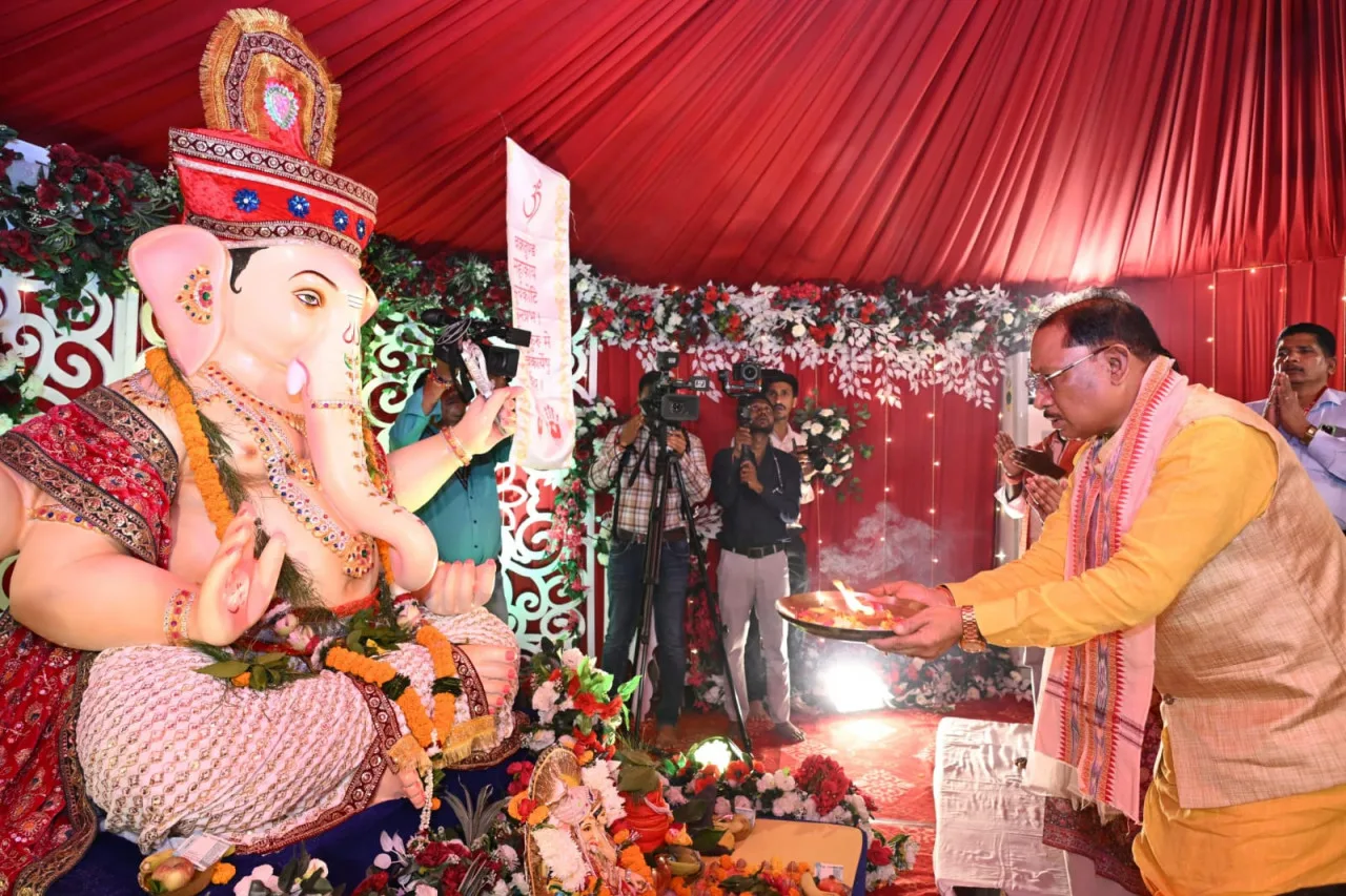 मुख्यमंत्री के निवास पर गणेश चतुर्थी के दिन विराजे गणेश भगवान