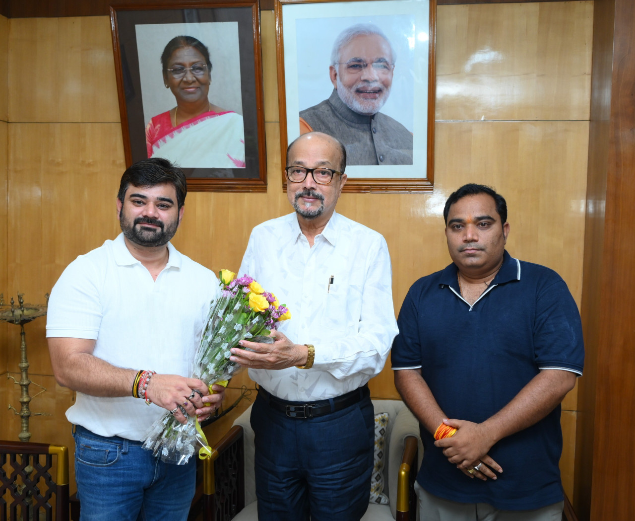 राज्यपाल से छत्तीसगढ़ कायाकिंग-कैनोइंग एसोसिएशन के पदाधिकारियों ने की मुलाकत