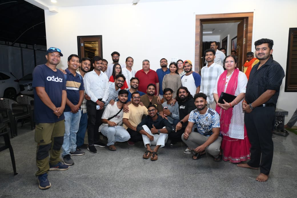 लखनपुर में सोशल मीडिया इन्फ्लूएन्सर्स से मिले पर्यटन एवं संस्कृति मंत्री राजेश अग्रवाल