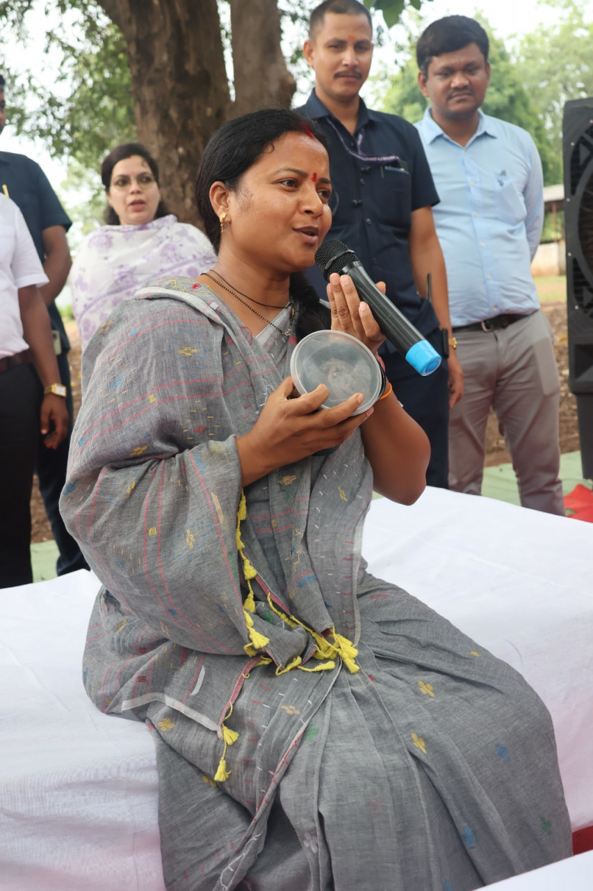 बीजापुर के जांगला में बिहान महिला चौपाल में शामिल हुईं मंत्री लक्ष्मी राजवाड़े