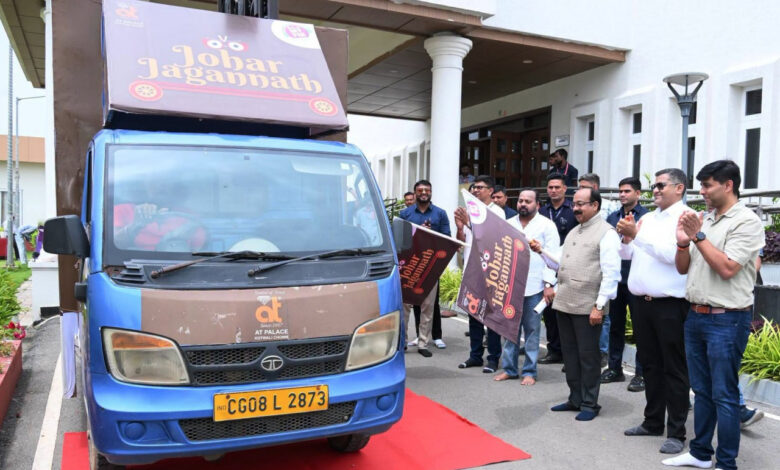 उप मुख्यमंत्री अरुण साव ने "जोहार श्री जगन्नाथ रथ" को झंडा दिखाकर किया रवाना