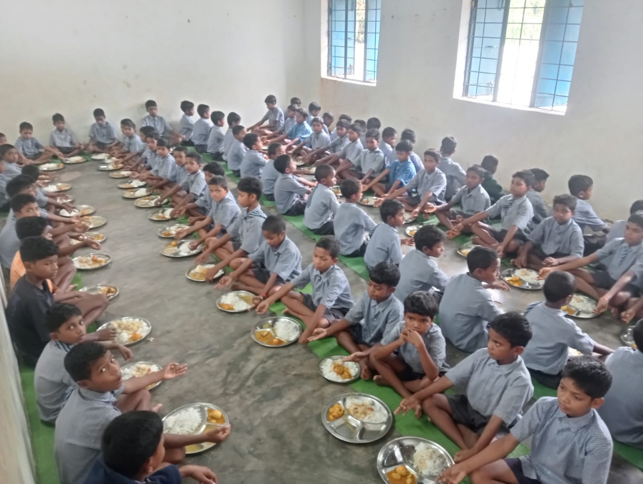 पीएम पोषण योजना के तहत बच्चों को मिला पौष्टिक और स्वादिष्ट भोजन