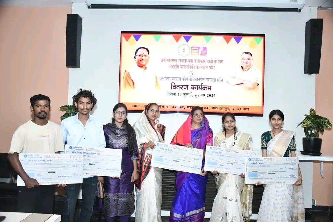  अभावग्रस्त होनहार युवा कलाकारों एवं विद्यार्थियों को मिला प्रोत्साहन