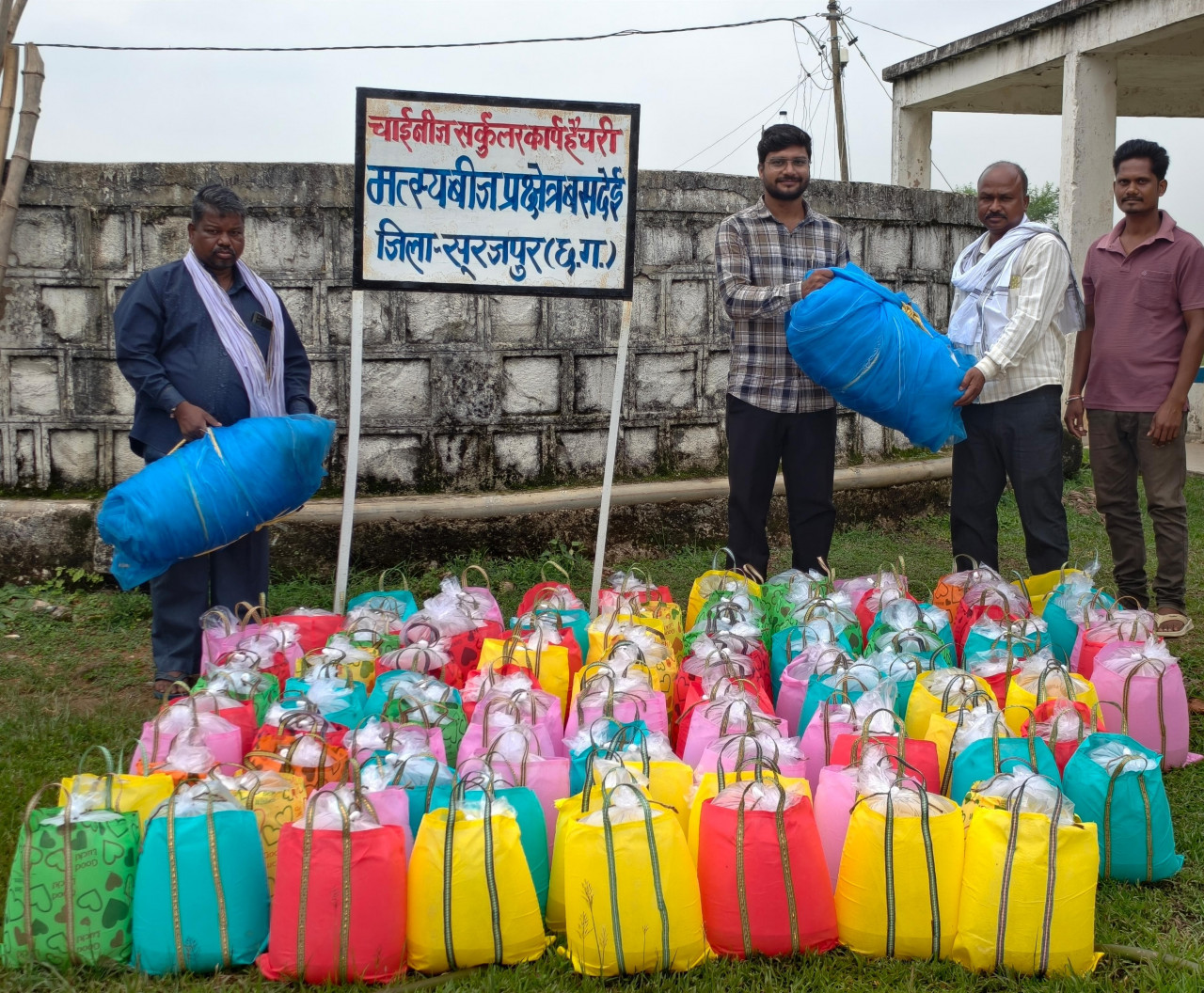 रायपुर: स्पॉन संवर्धन योजना से समृद्ध हो रहे मत्स्य पालक