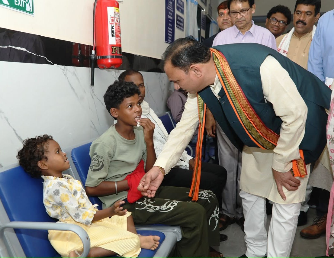 स्वास्थ्य मंत्री जायसवाल ने कांकेर जिला अस्पताल सहित स्वास्थ्य केन्द्रों का किया निरीक्षण
