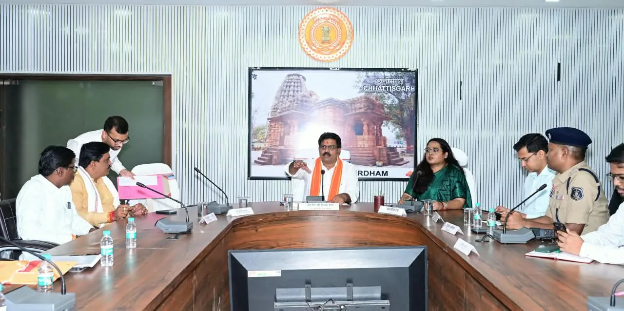 उप मुख्यमंत्री विजय शर्मा ने कबीरधाम के गौसेवकों एवं अधिकारियों की बैठक ली 