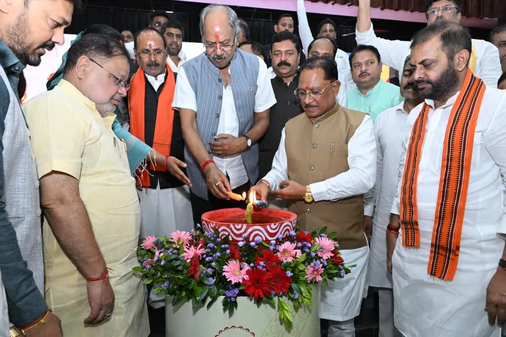 प्रधानमंत्री श्री नरेंद्र मोदी के जनसेवा के 25 वर्ष देश के विकास और परिवर्तन की प्रेरक यात्रा : मुख्यमंत्री विष्णुदेव साय