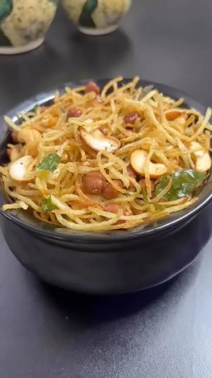 नवरात्रि व्रत स्पेशल: घर पर बनाएं बाजार जैसा कुरकुरा साबूदाना-आलू लच्छा मिक्सचर