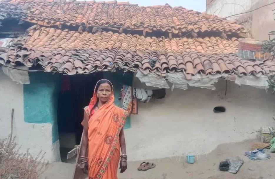 मिट्टी की कमजोर दीवारों से ‘सपनों के आशियाने’ तक कुसुम बाई ने किया सफर 