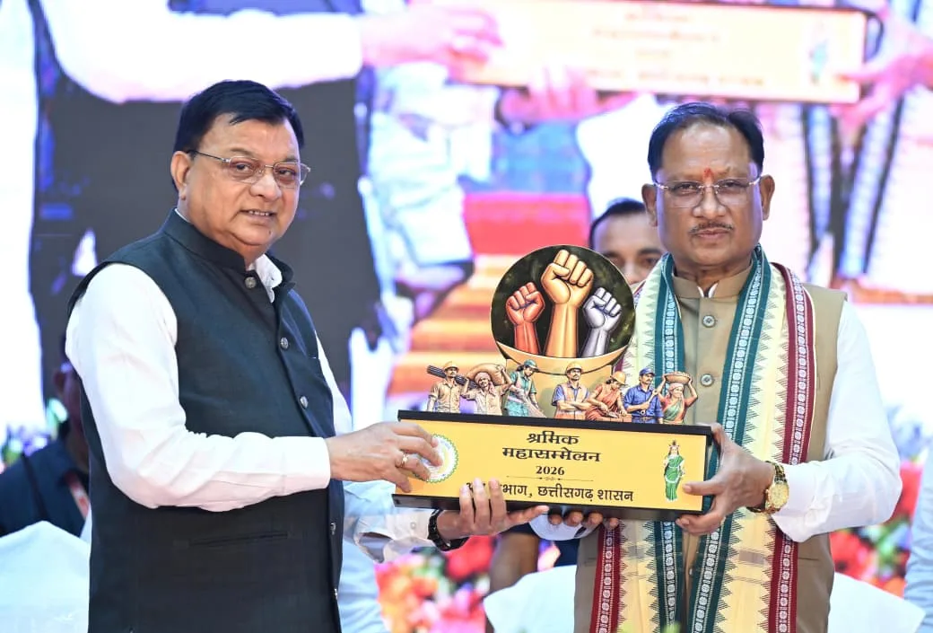 छत्तीसगढ़ का निर्माण: श्रमवीरों के परिश्रम और पसीने से हो रहा समृद्ध  विष्णु देव साय