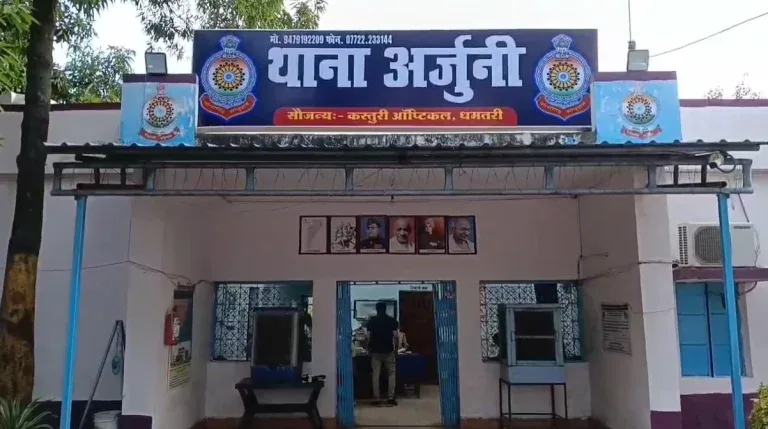 धमतरी में युवक की गला रेतकर हत्या, कंडेल गांव में मिली खून से लथपथ लाश