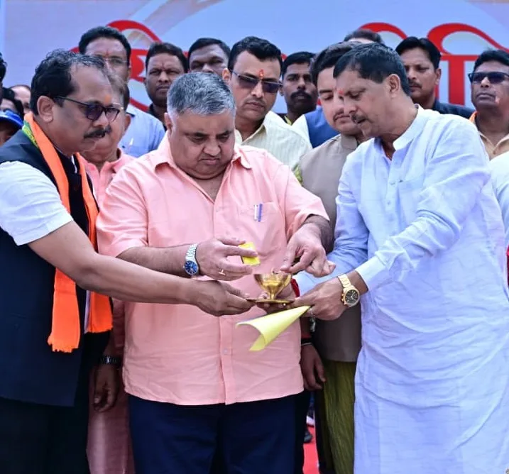 विकसित भारत के संकल्प से जगमगाया जशपुर, पर्यटन मंत्री राजेश अग्रवाल के नेतृत्व में निकली ‘सेवा ज्योति यात्रा’