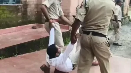 बलरामपुर में कलेक्टर से अभद्रता, AAP नेता लव दुबे हिरासत में
