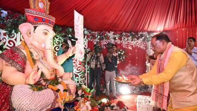 मुख्यमंत्री के निवास पर गणेश चतुर्थी के दिन विराजे गणेश भगवान