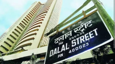 डोनाल्ड ट्रंप ने  FCPA के तहत चल रहे सभी जांच मामलों पर अस्थाई रोक लगाई