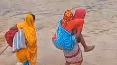 मितानिन ने पीठ पर  लादकर गर्भवती को उफनती नदी से पार कराकर, प्रसव कराया