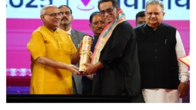 Anurag Basu felicitated with Chhattisgarh State Award