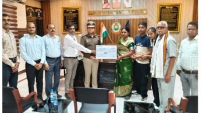 ड्यूटी के दौरान शहीद हुए आरक्षक के परिवार को 1 करोड़ की सहायता