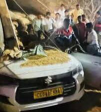 रायपुर में भीषण सड़क हादसा: धान से लदा ट्रक कार पर पलटा, 4 की मौके पर मौत