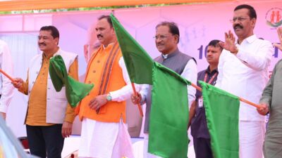प्रदेश को मिली 370 नई एम्बुलेंस की सौगात मुख्यमंत्री विष्णुदेव साय ने दिखाई हरी झंडी