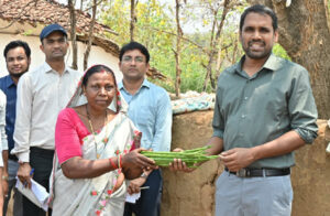 रागी जैसी लघुधान्य फसल से समृद्धि की ओर बढ़ती शकुन बाई कुजांम