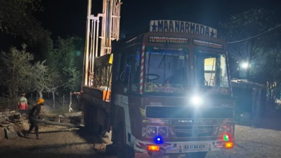 दो बोरवेल मशीनें जब्त बिना अनुमति बोर खनन पर प्रशासन की कार्रवाई