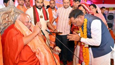 तेंदुवा धाम में श्रीराम कथा: मुख्यमंत्री विष्णु देव साय ने संतों का आशीर्वाद प्राप्त किया