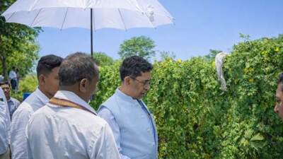 धमतरी: भूमि संसाधन सचिव नरेंद्र भूषण ने वाटरशेड परियोजनाओं का किया निरीक्षण