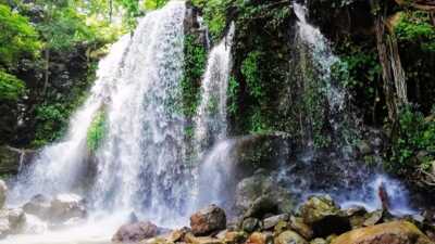 प्राकृतिक वादियां मे सौंदर्य रोमांच और आध्यात्मिक आस्था का संगम