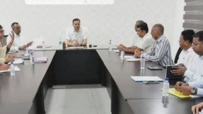 किसानों को मिले समय पर खाद-बीज: संभागायुक्त एस.एन. राठौर