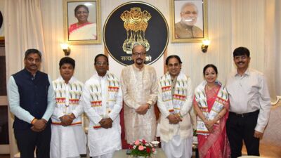 रायपुर : राज्यपाल रमेन डेका से मिले असम के शास्त्रीय नृत्य कलाकार