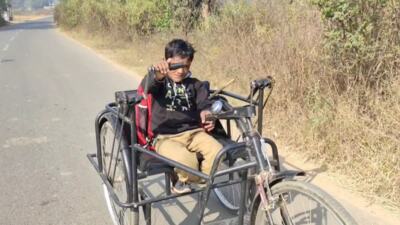 मोटराइज्ड ट्राईसाइकिल ने दी छात्र कोमल के सपनों को नई उड़ान