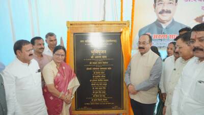 रायपुर : प्रधानमंत्री आवास योजना के हितग्राहियों को कराया गृह प्रवेश, सौंपी आवास की चाबी