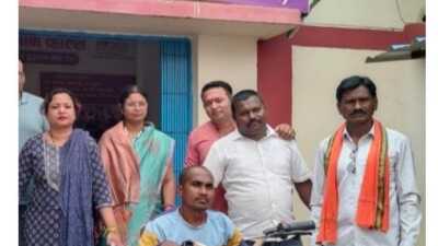 बैटरी चालित ट्राइसाइकिल से हितग्राही नर्मेश हुए आत्मनिर्भर