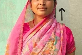 कोरिया जिले की रहने वाली संजू राजवाड़े के परिवार को को मिला इन शासकीय योजनाओं का लाभ