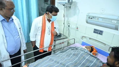 उप मुख्यमंत्री विजय शर्मा ने रायपुर एम्स में महाराष्ट्र सड़क हादसे मे घायल लोगो से की मुलाकात